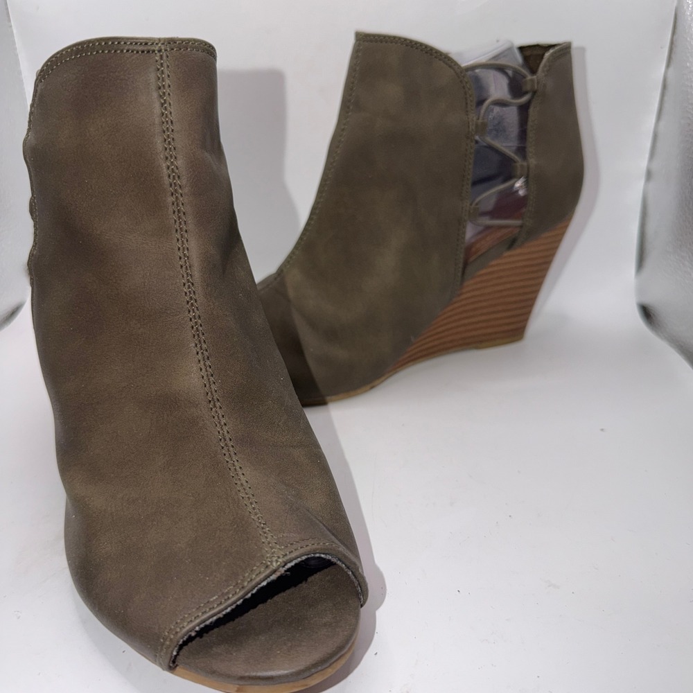 Sugar Huckles W(8) Olive Bungee Wedge Booties Boho Chic Utilitarian Minimalist